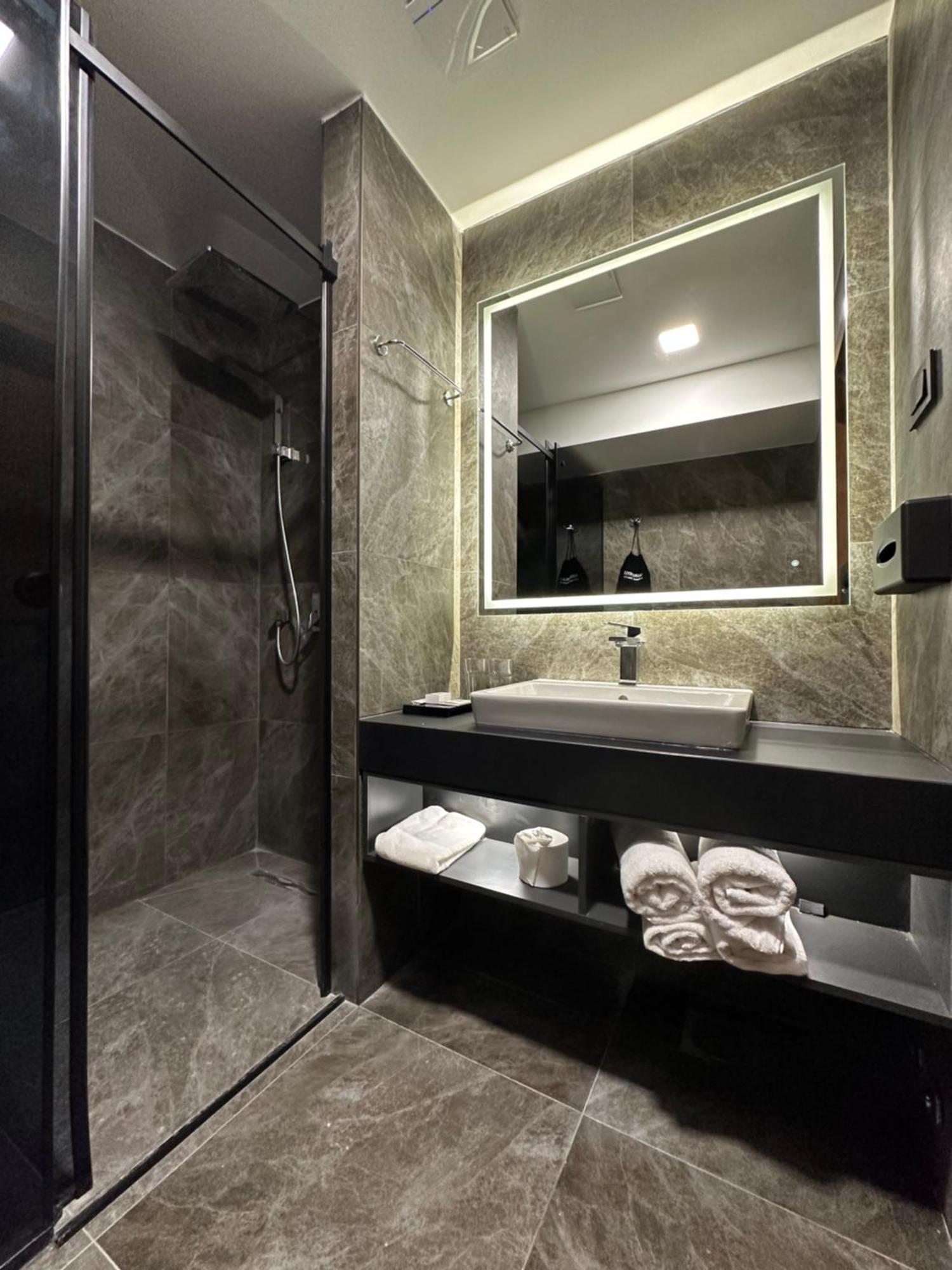 סקופיה Hotel Macedonia Square מראה חיצוני תמונה